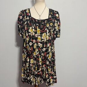 easel Black Floral Square-Neck Tunic with Short Sleeves
